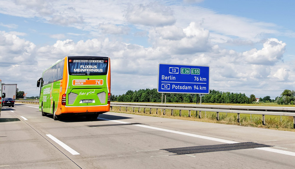 Un Flixbus en una carretera en Alemania. Foto: SofieLayla Thal
